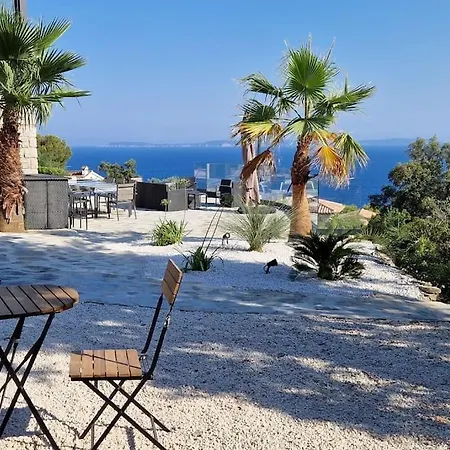 Villa Splendide Vue 180° à 500 M De La Le Lavandou