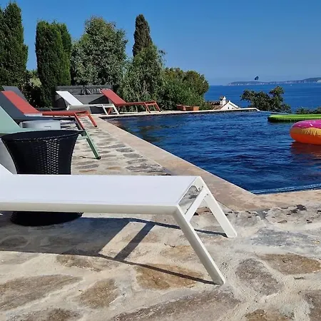 Villa Splendide Vue 180° à 500 M De La Le Lavandou